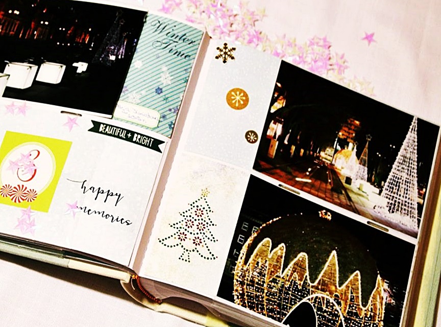 Zdjęcia świątecznych dekoracji w albumie z kieszonkami